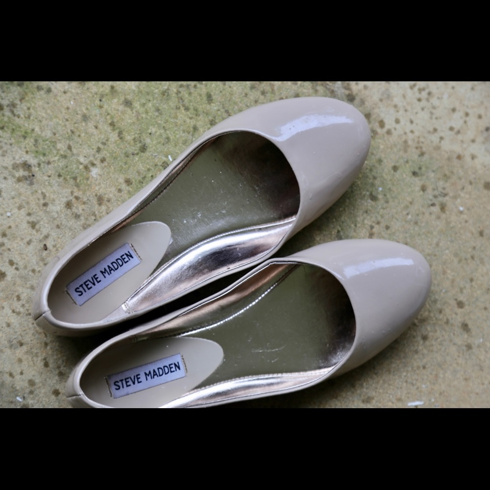 Steve Madden Glossy Flats in nude size 9